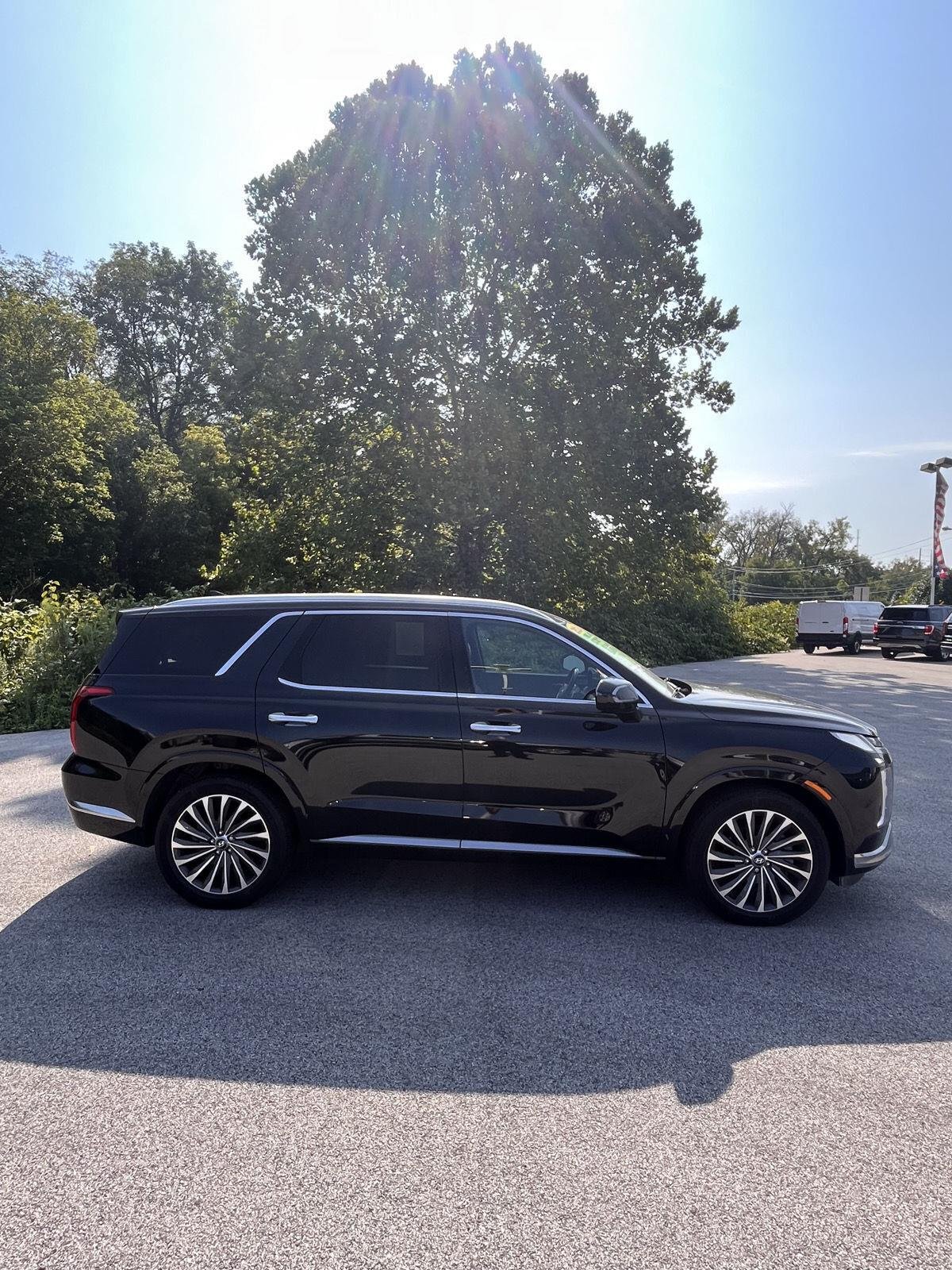 Used 2024 Abyss Black Pearl Hyundai Calligraphy image 9