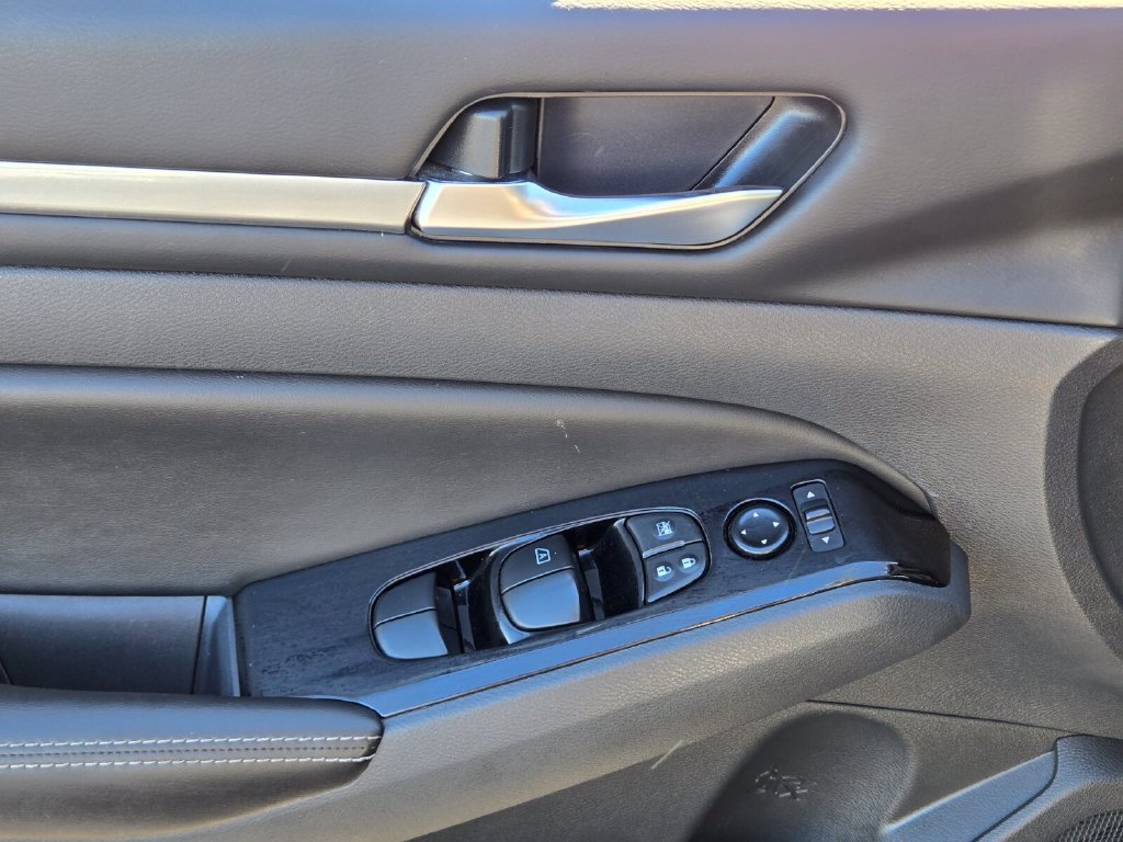 2023 Nissan Altima SV - Photo 17