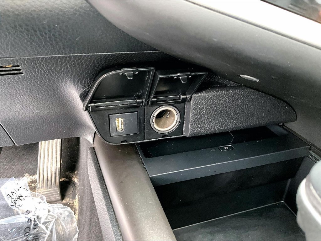 Used 2022 Ice Toyota XSE image 27
