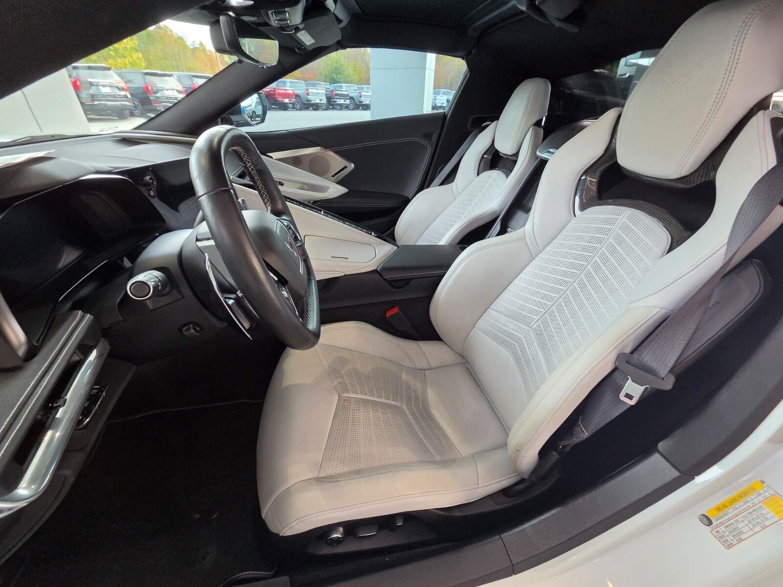 Used 2020 ARCTIC WHITE Chevrolet 2LT image 9