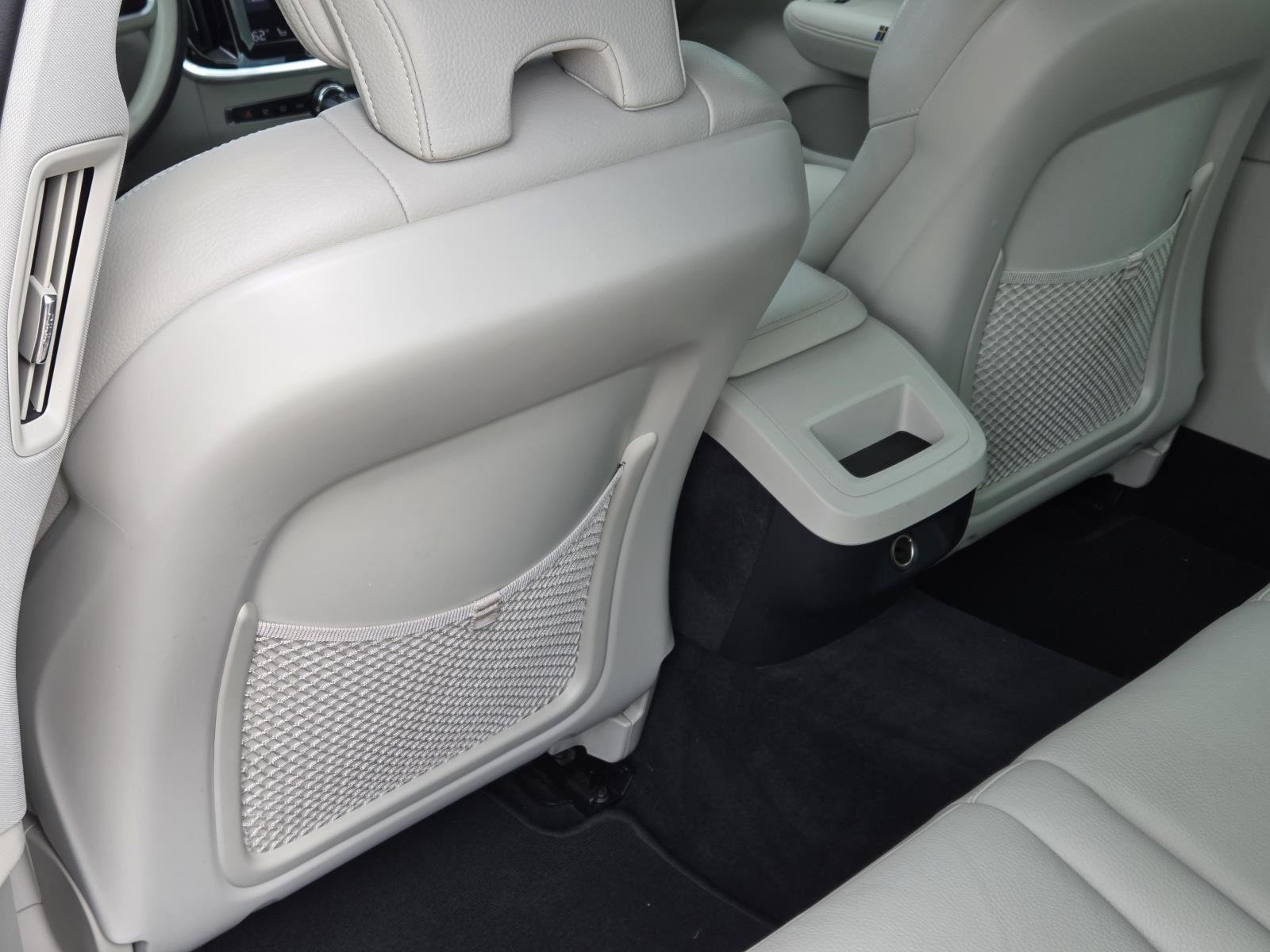 Used 2019 Crystal White Pearl Metallic Volvo Momentum image 34