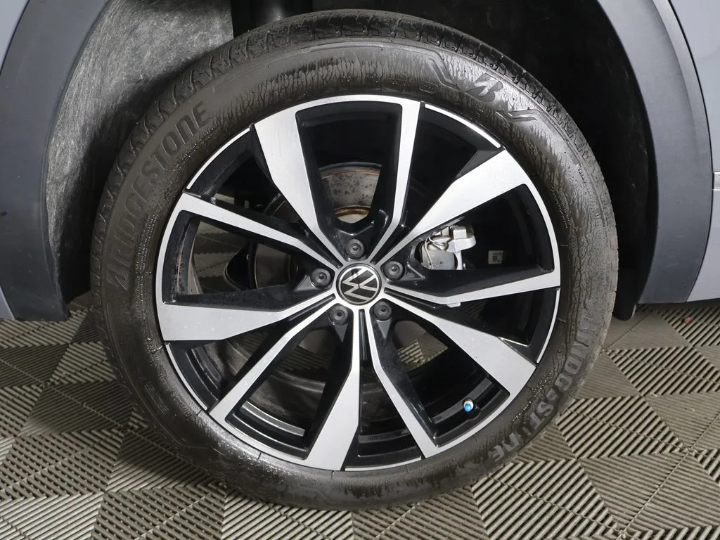 Used 2024 Gray Volkswagen 2.0T SEL Premium R-Line image 23