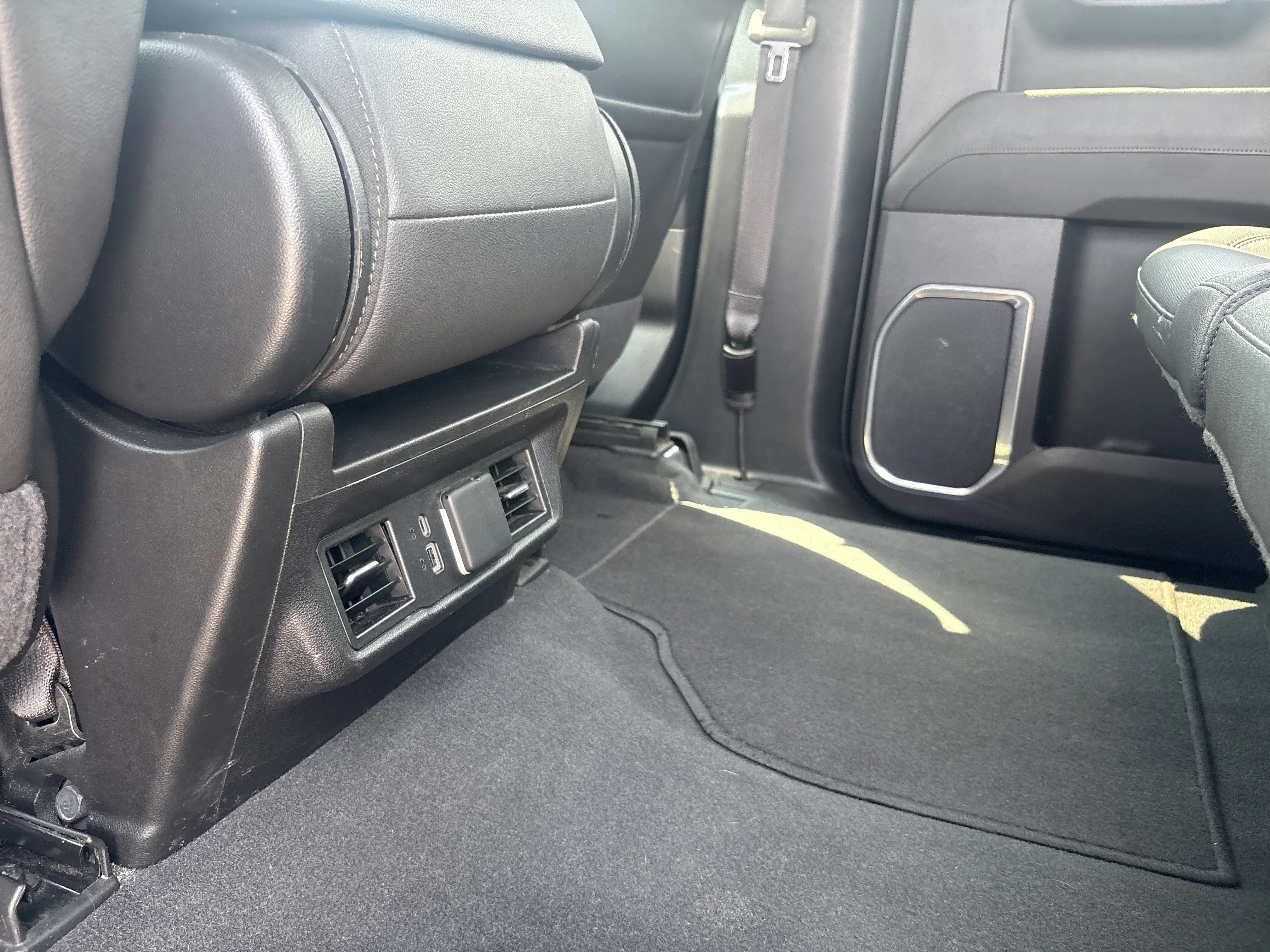 Used 2025 Summit White GMC SLT image 20