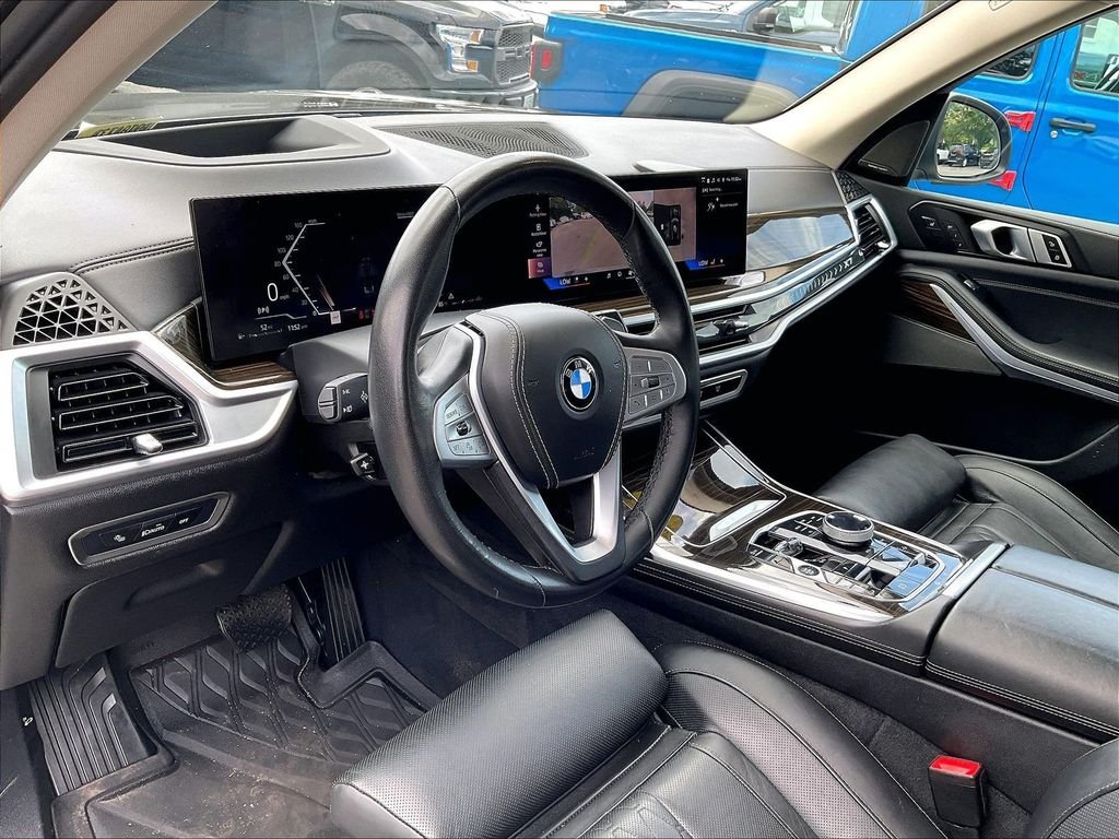 Used 2024 Green BMW xDrive40i image 8