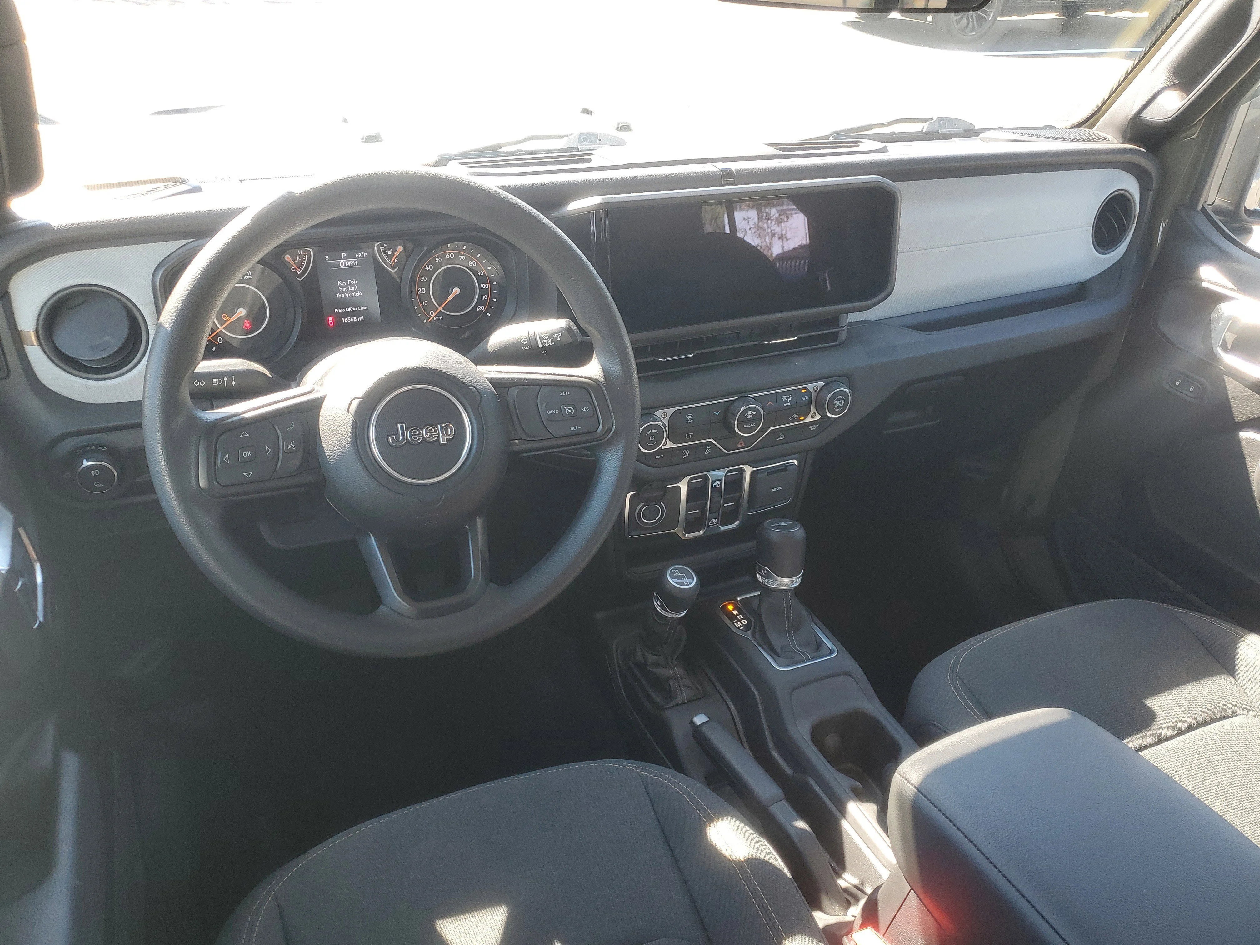 Used 2025 41 Jeep Sport image 16