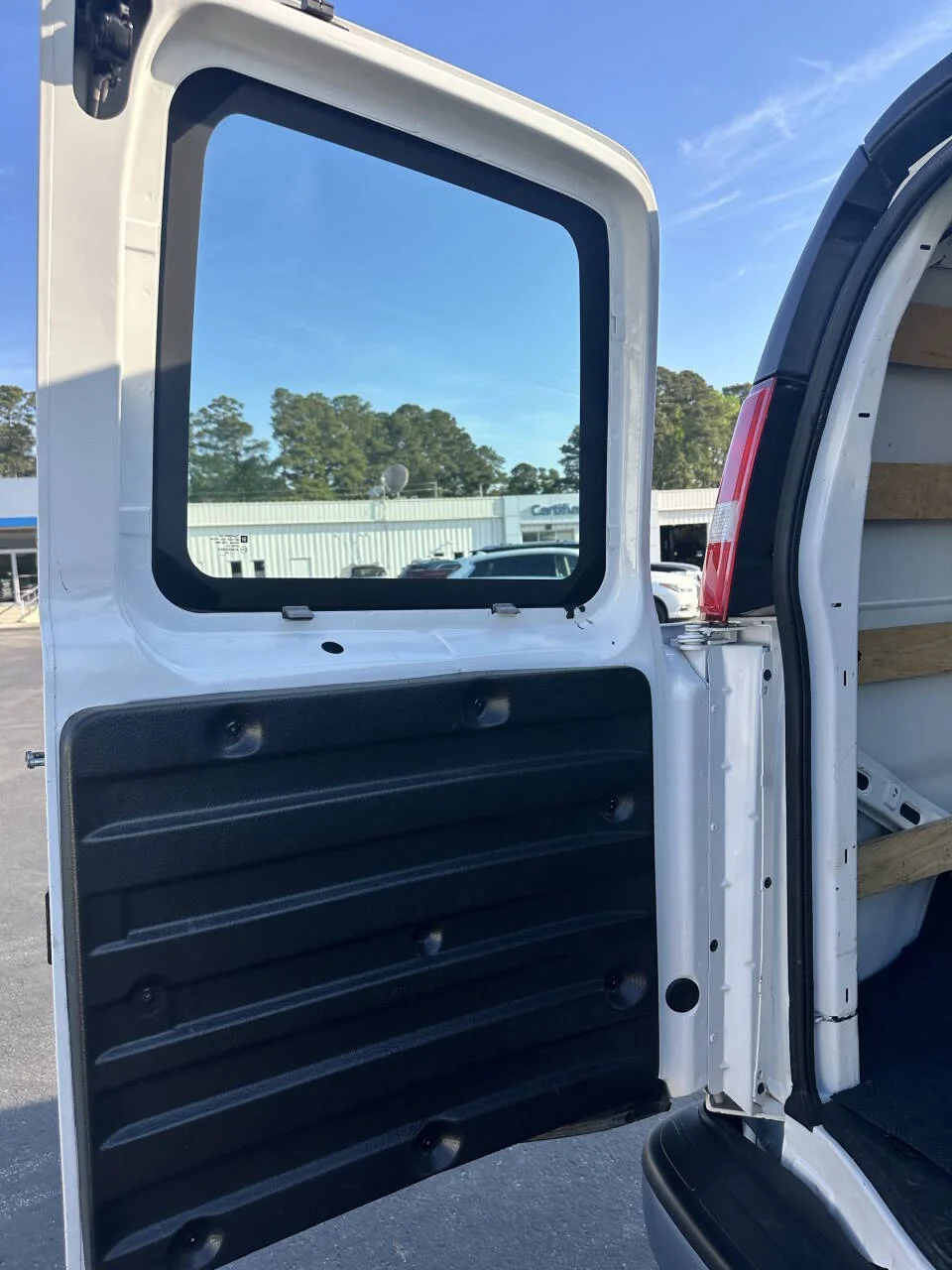 Used 2023 White Chevrolet 2500 3dr Cargo Van image 8