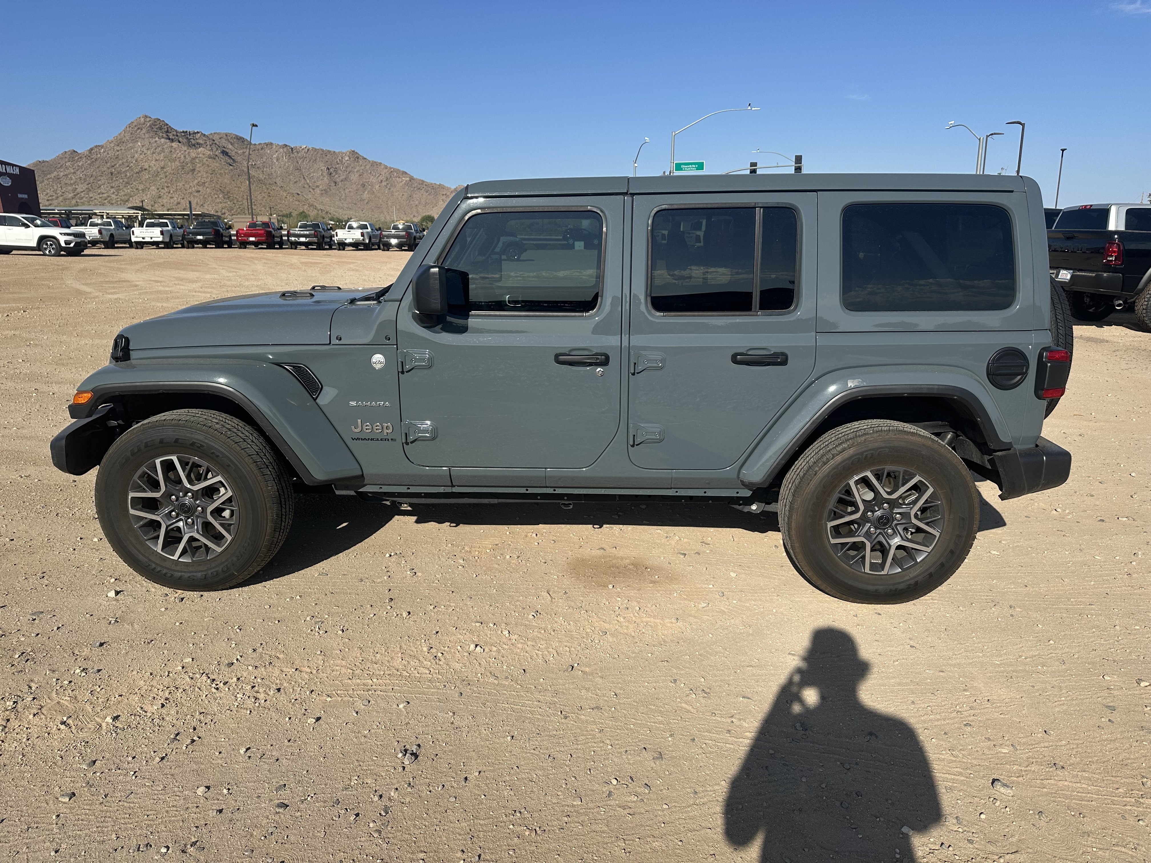 Used 2024 Anvil Clear Coat Jeep Sahara image 2