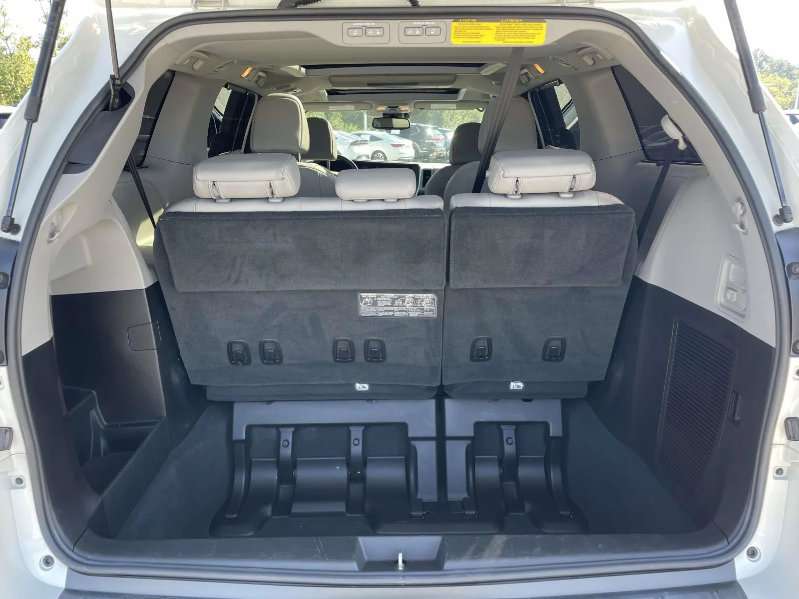 Used 2019 Blizzard Pearl Toyota Limited Premium image 32
