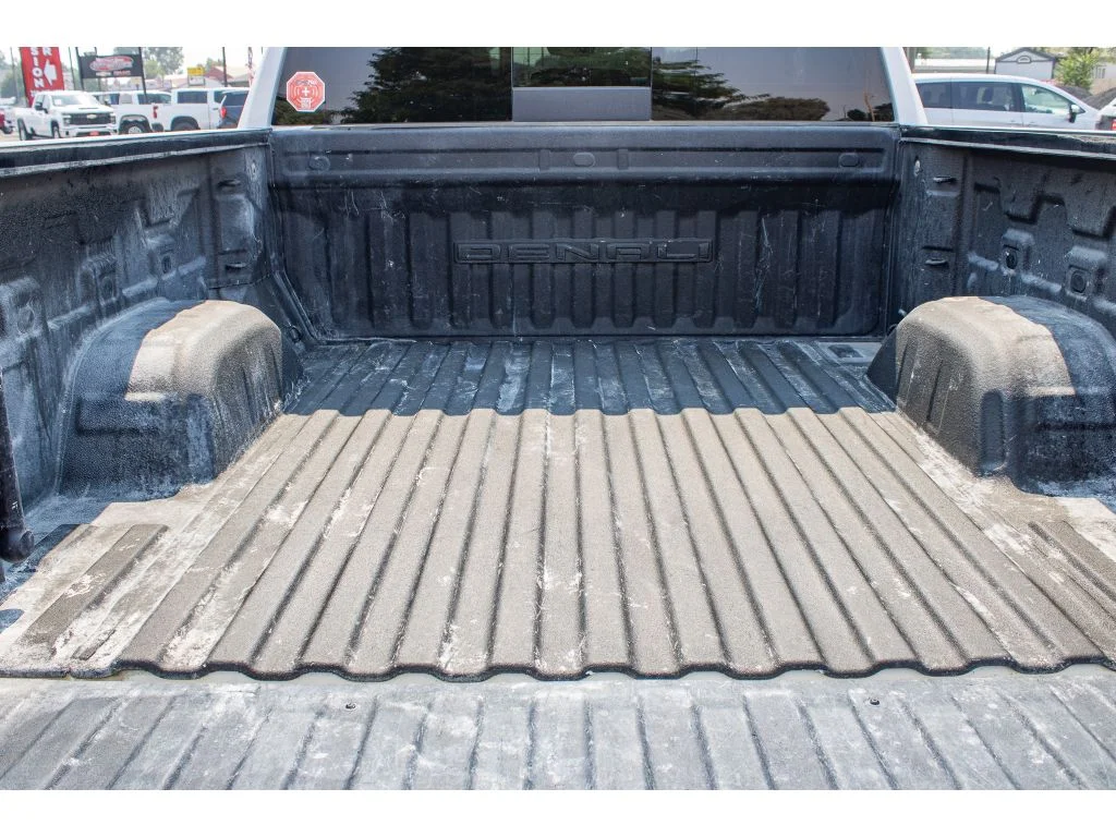 Used 2021 White Frost Tricoat GMC Denali image 12