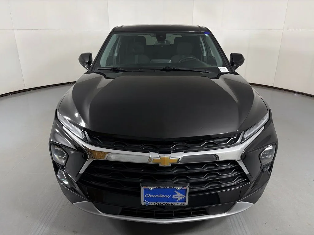 Used 2025 Black Chevrolet LT image 3