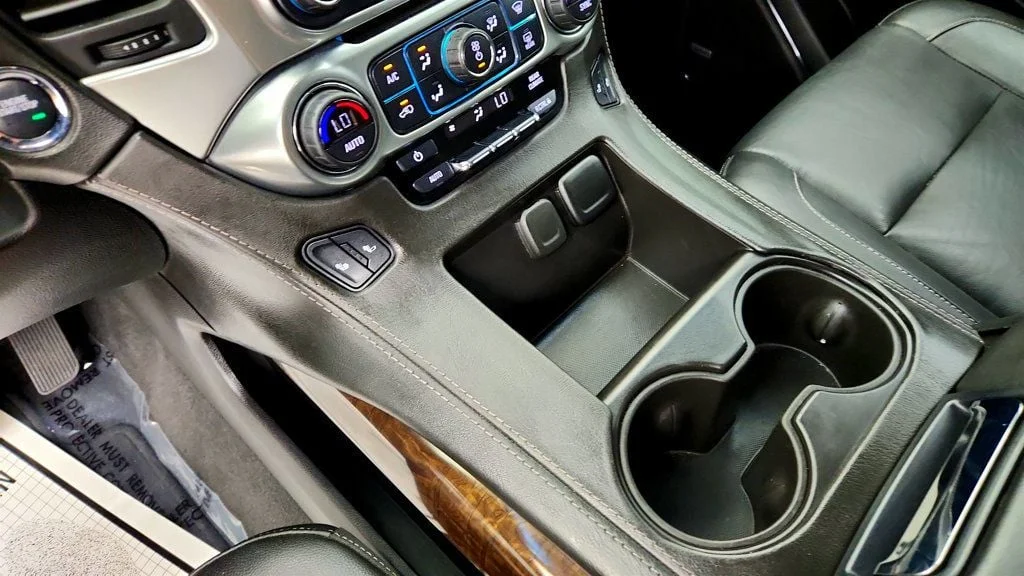 Used 2020 Silver Ice Metallic Chevrolet 4WD 4dr LT w/ Luxury Pkg & Sun/Entertainment Pkg image 17