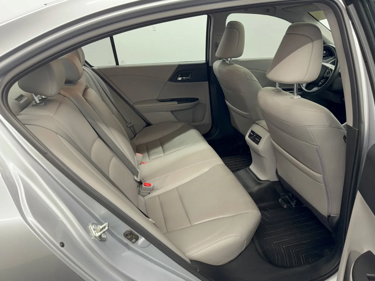Used 2016 Lunar Silver Metallic Honda EX-L image 29
