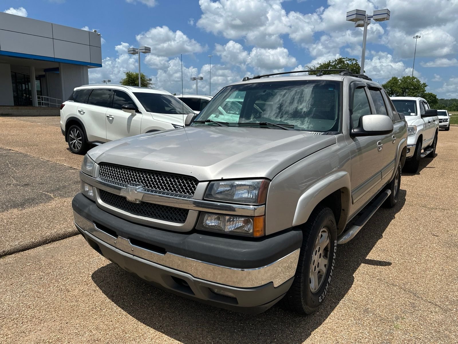 Used 2005 Chevrolet Avalanche Base with VIN 3GNEC12ZX5G272791 for sale in Jackson, MS
