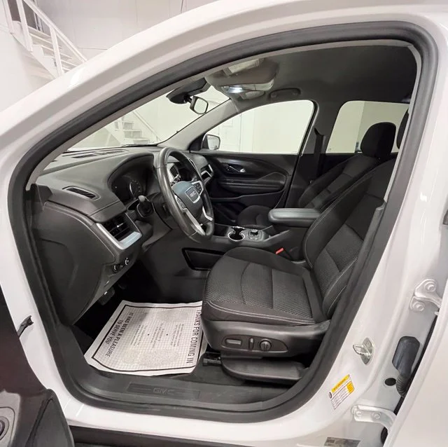 Used 2023 White GMC SLE image 22