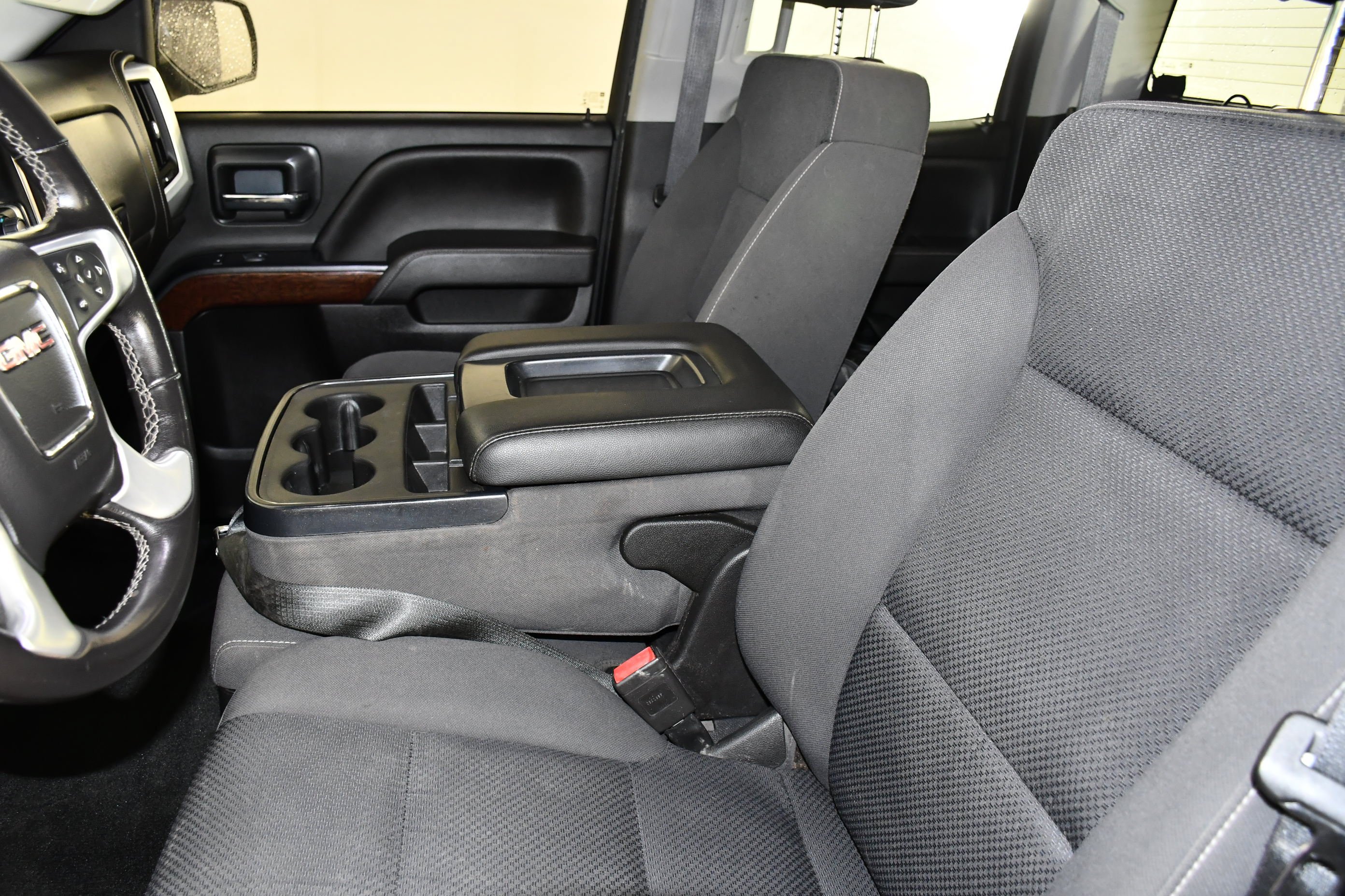 Used 2018 Summit White GMC SLE image 36
