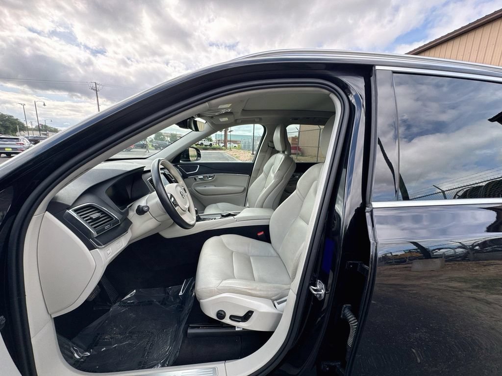 Used 2020 Black Volvo Momentum image 23