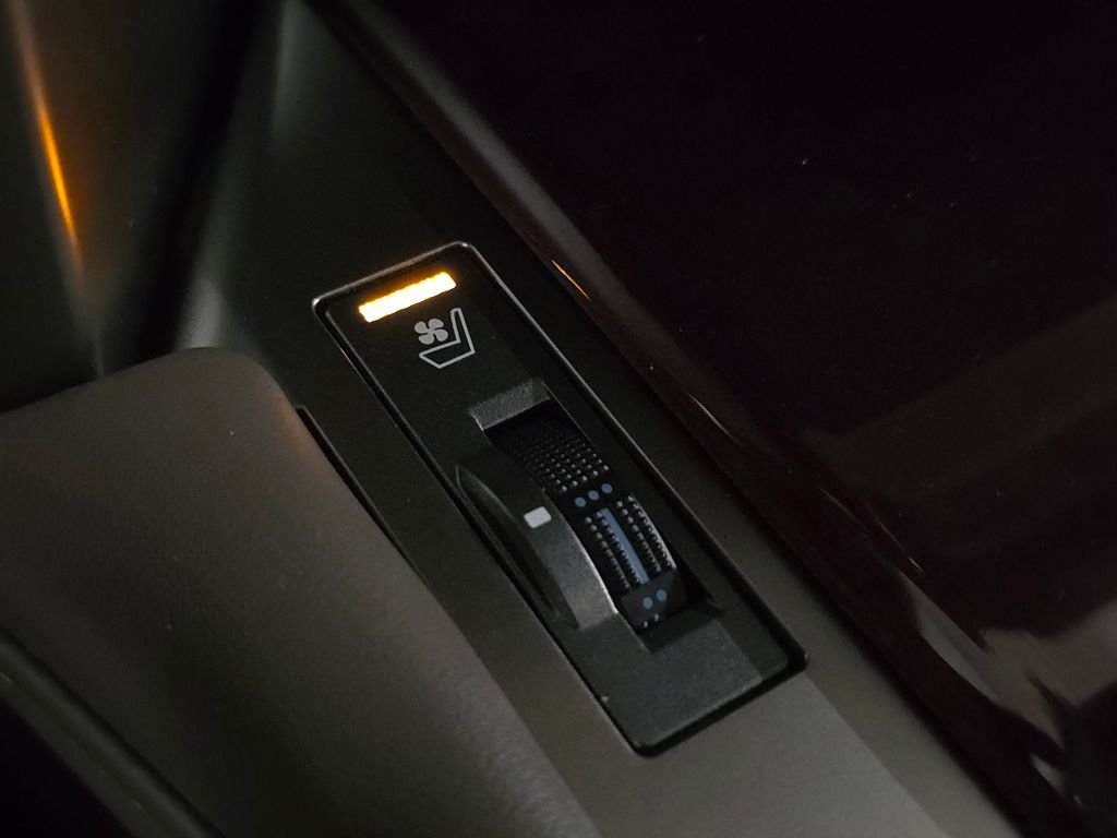 Used 2019  Lexus 460 image 34