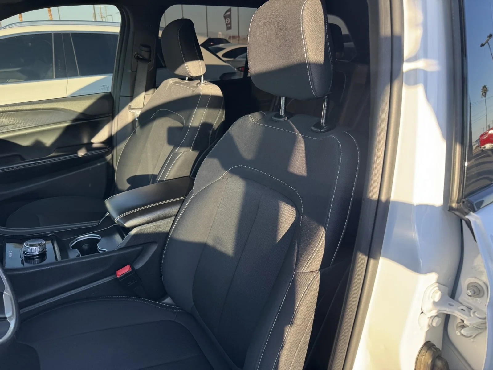 Used 2024  Jeep Laredo image 9