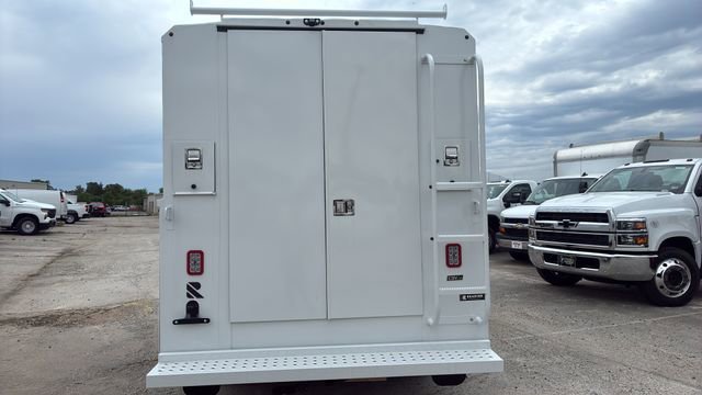 New 2025 Summit White Chevrolet 1WT image 13