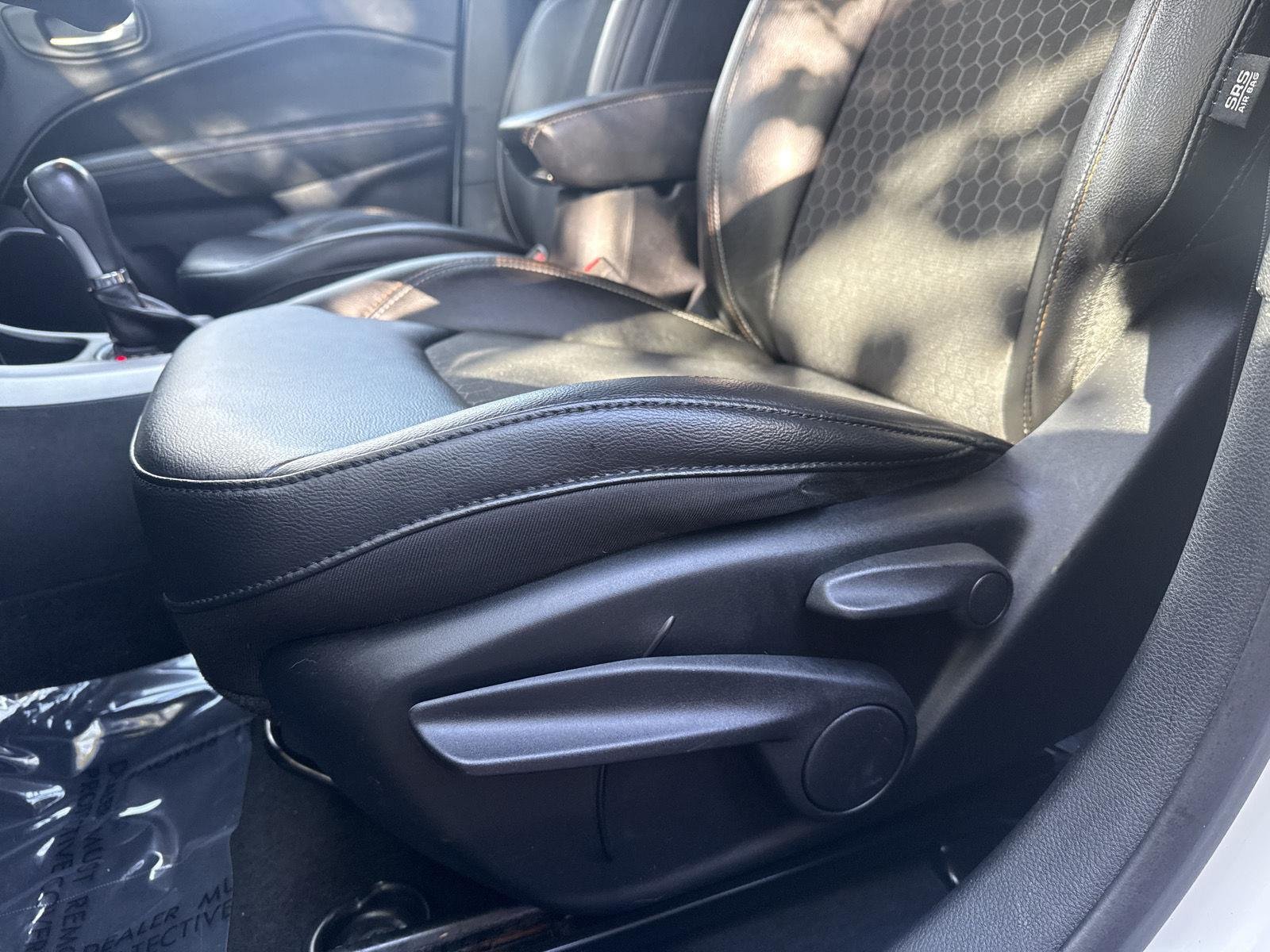 Used 2018 White Clearcoat Jeep Latitude image 22