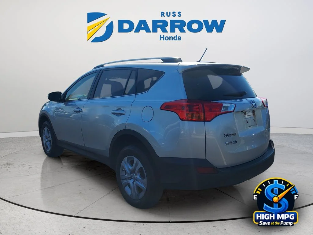 Used 2013 Silver Toyota LE image 3