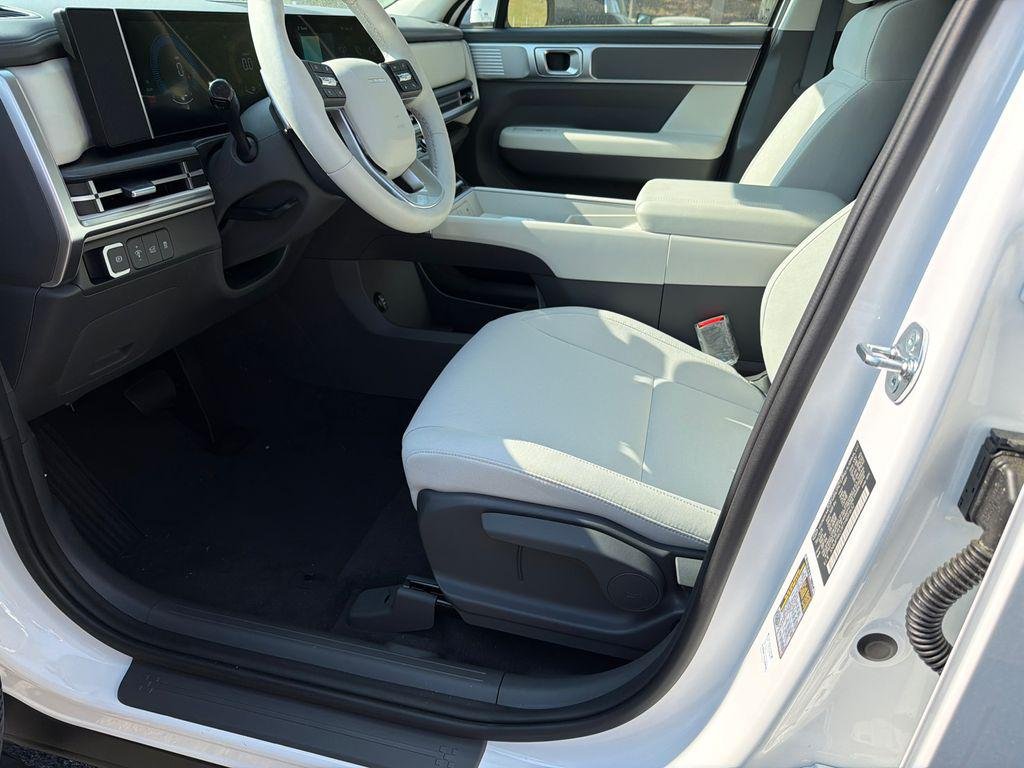 New 2026 White Hyundai SE image 9