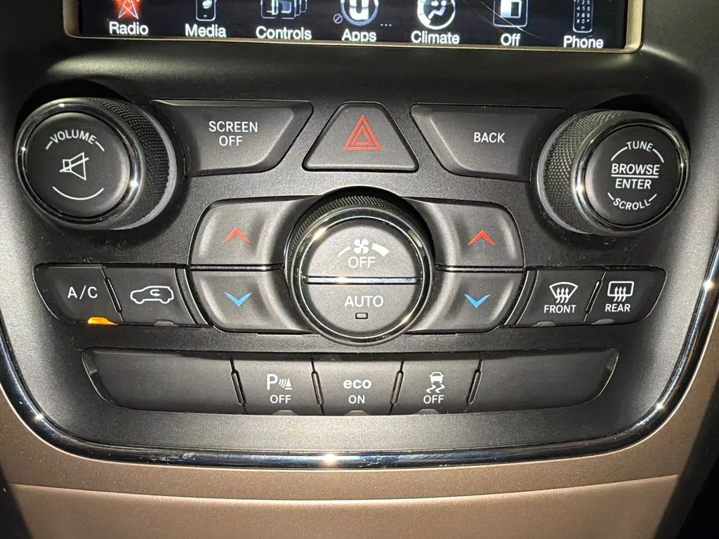 Used 2015 Bright White Clearcoat Jeep Laredo image 31
