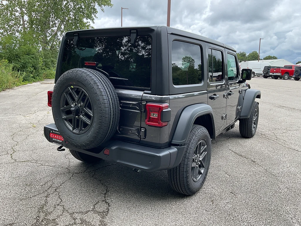 New 2027 Granite Crystal Metallic Clearcoat Jeep Sport S image 5