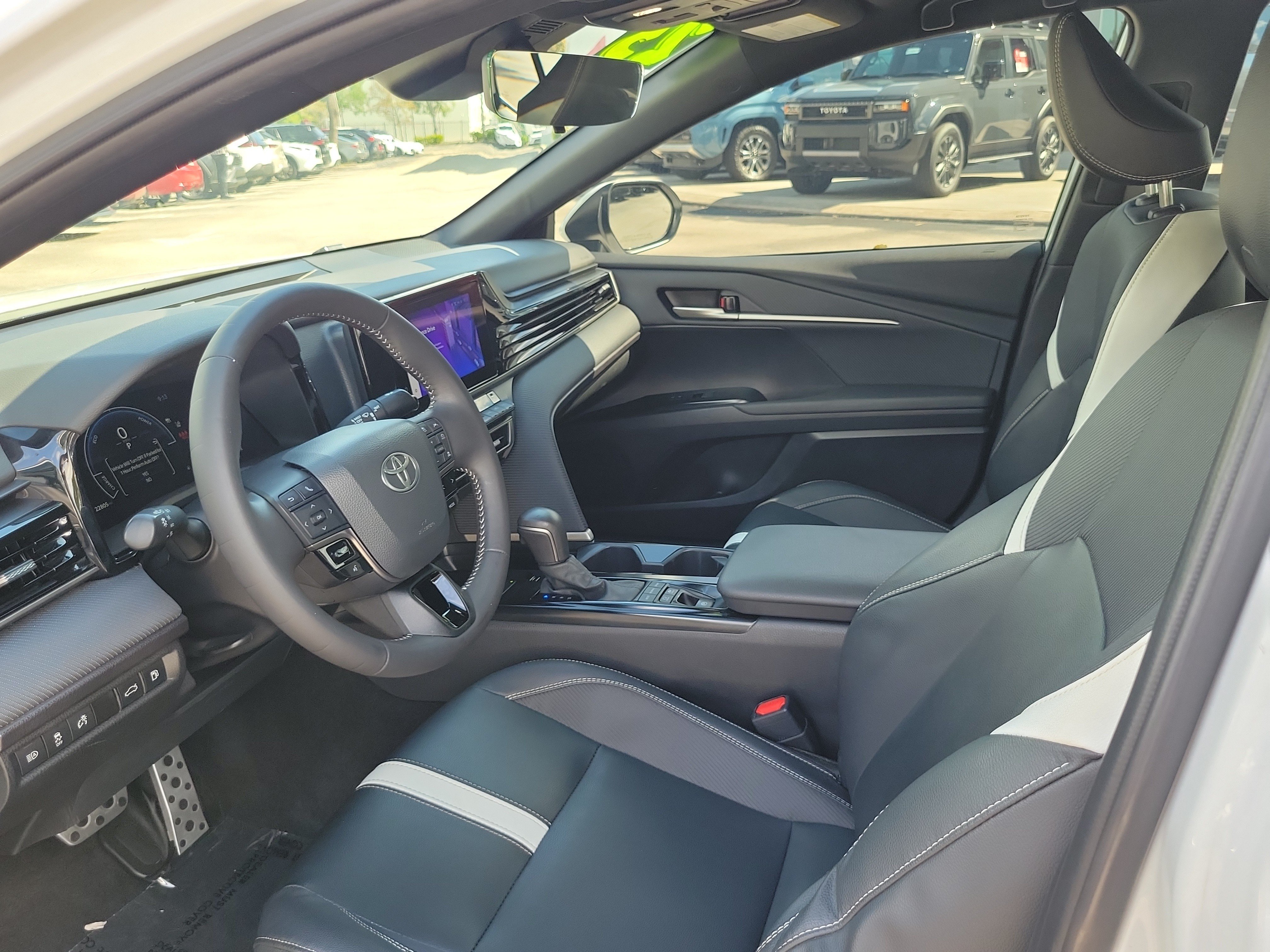 Used 2025 Ice Toyota SE image 16