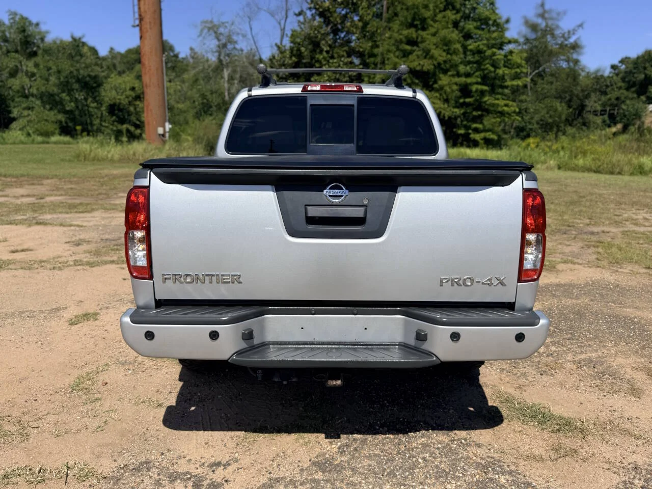 Used 2016 Silver Nissan PRO 4X 4x4 4dr Crew Cab 5 ft. SB Pickup 5A image 4