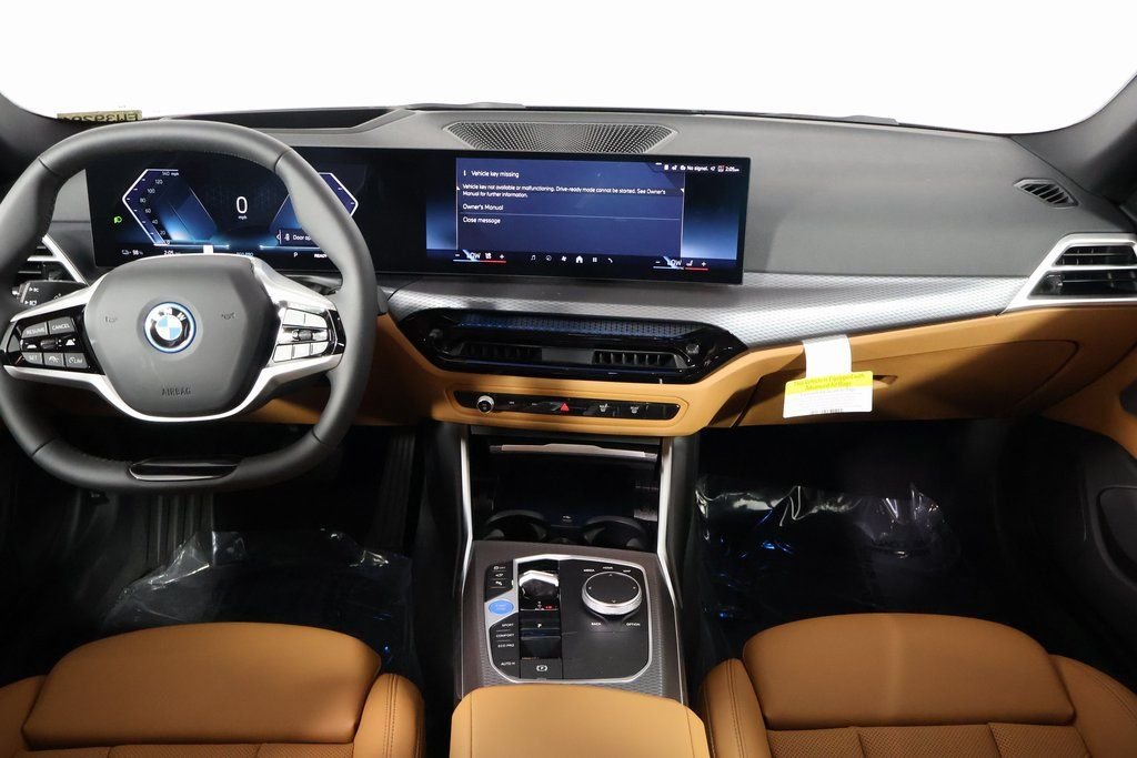 New 2026 Skyscraper Grey Metallic BMW eDrive40 image 4