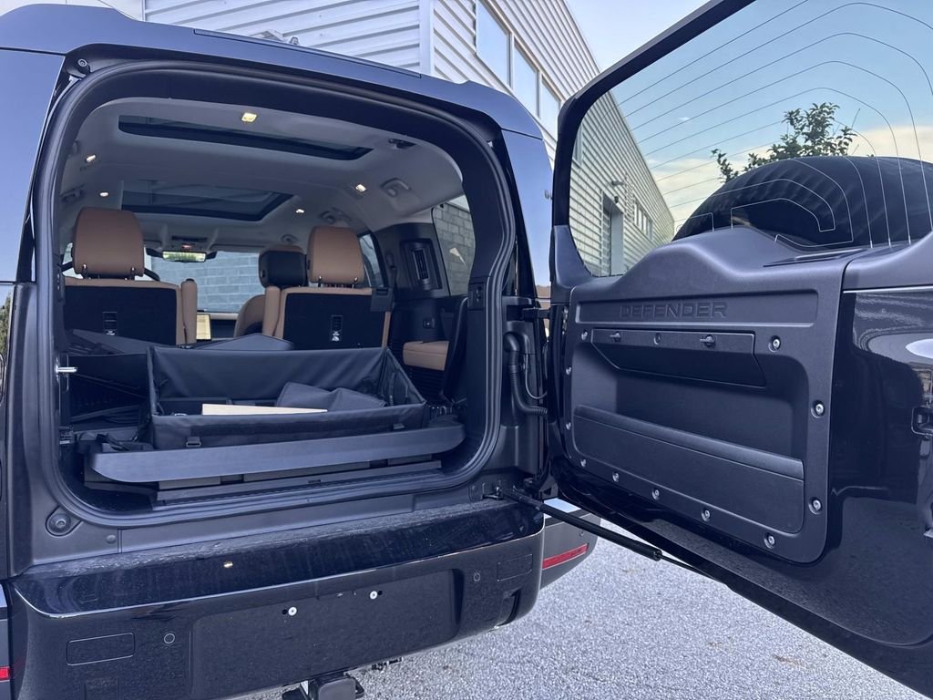 New 2026 Santorini Black Land Rover S image 6