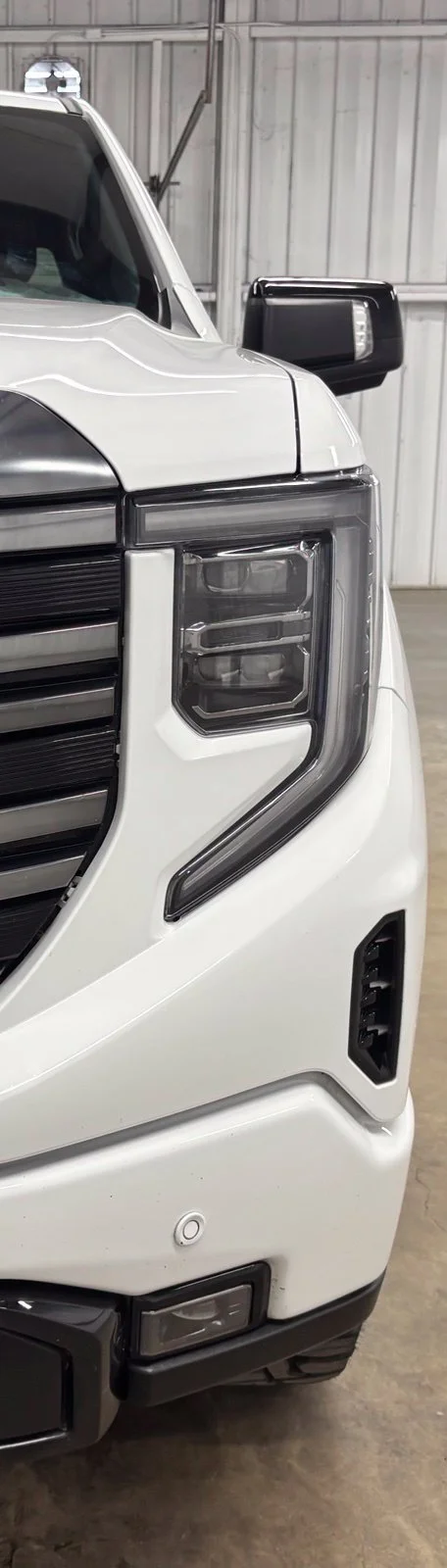 Used 2024 White GMC AT4 image 9