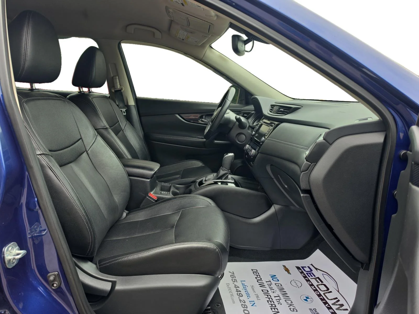 Used 2018 Caspian Blue Nissan SL image 26