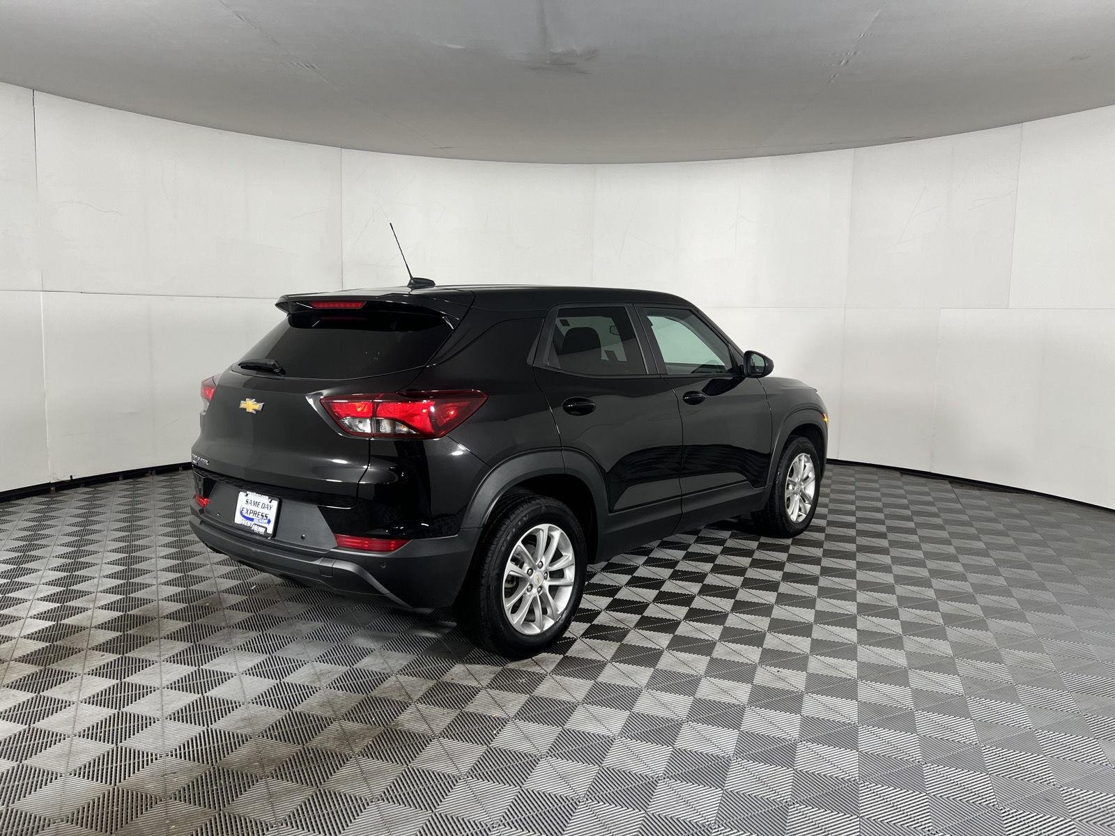 Used 2025 Mosaic Black Metallic Chevrolet LS image 23