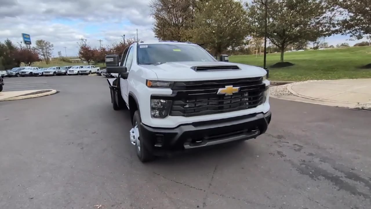 New 2025 Summit White Chevrolet Work Truck image 35