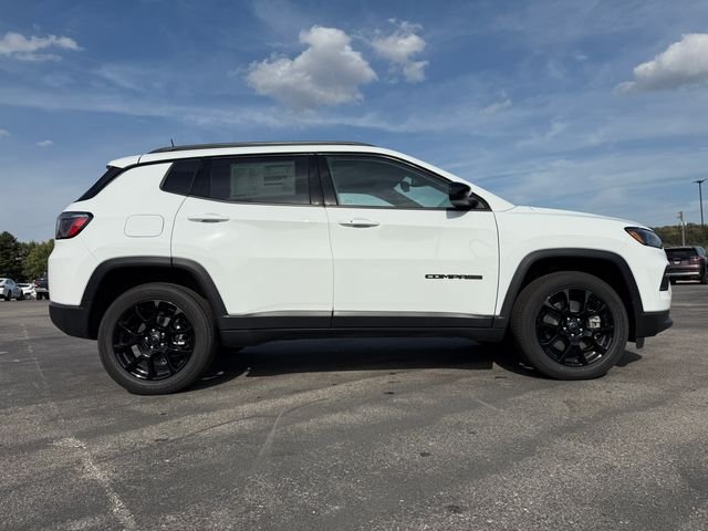 2026 Jeep Compass Latitude photo 3