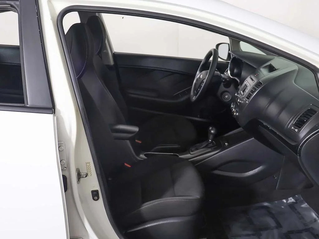 Used 2016 White Kia LX image 19