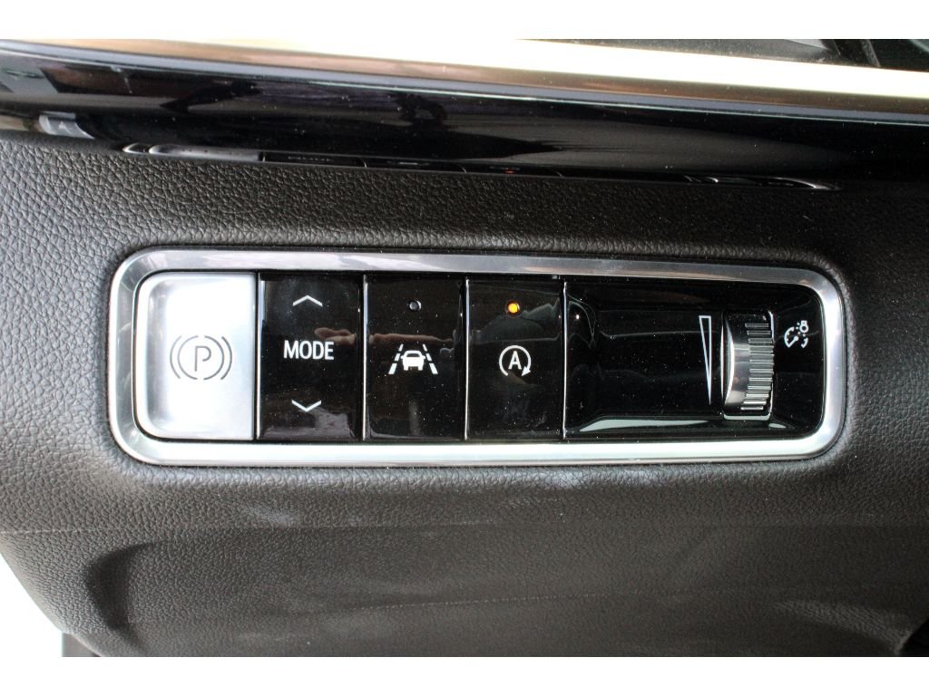Used 2024 White Frost Tricoat Buick Avenir image 4