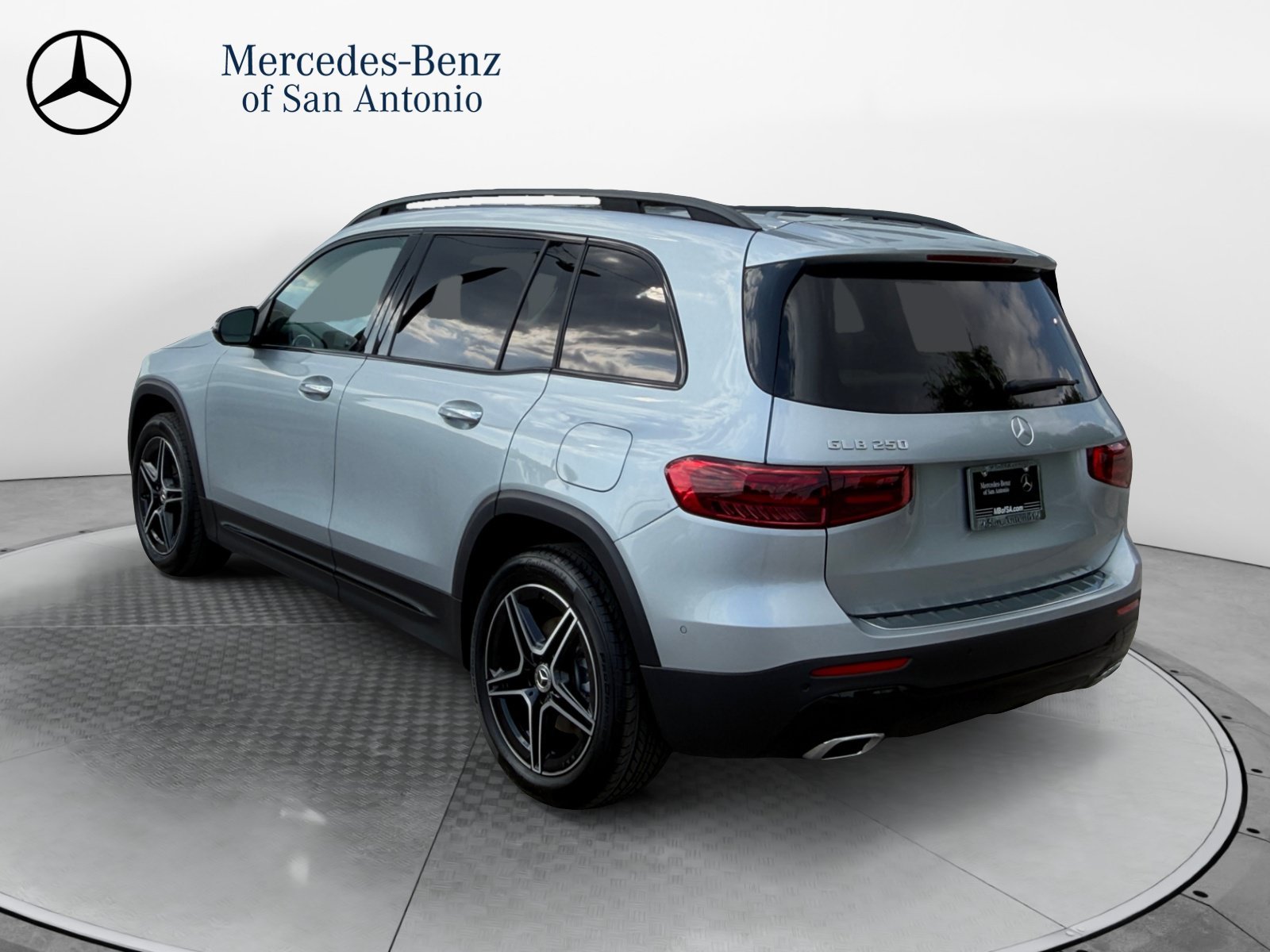 New 2026 Cirrus Silver Metallic Mercedes-Benz GLB 250 image 5