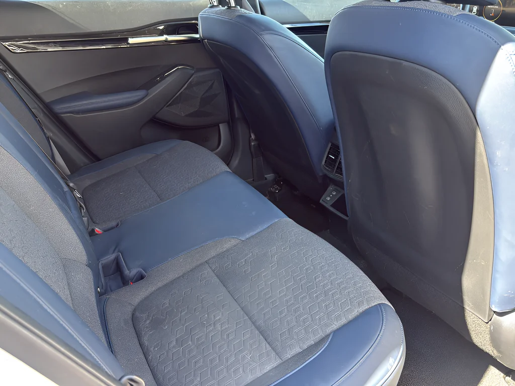 Used 2024 White Kia S image 20