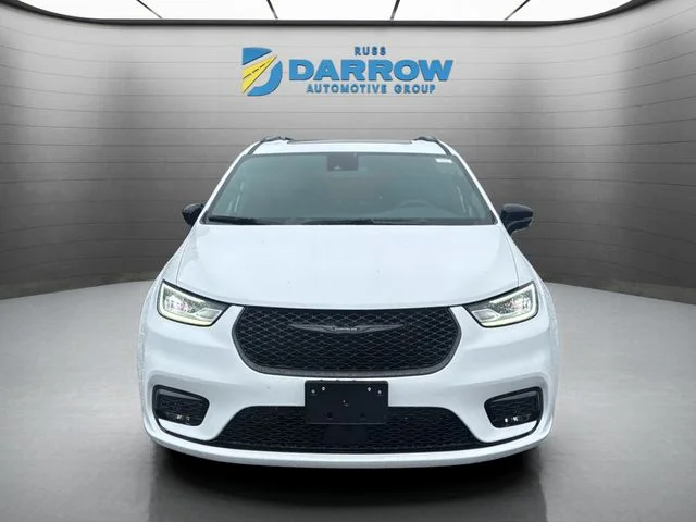 New 2026 Bright White Clear-Coat Exterior Paint Chrysler Select image 8
