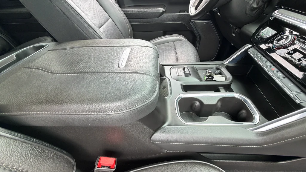 Used 2024 Onyx Black GMC Denali image 37