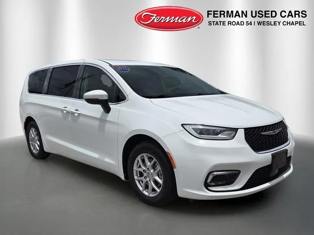 2023 Chrysler Pacifica Touring L's photo