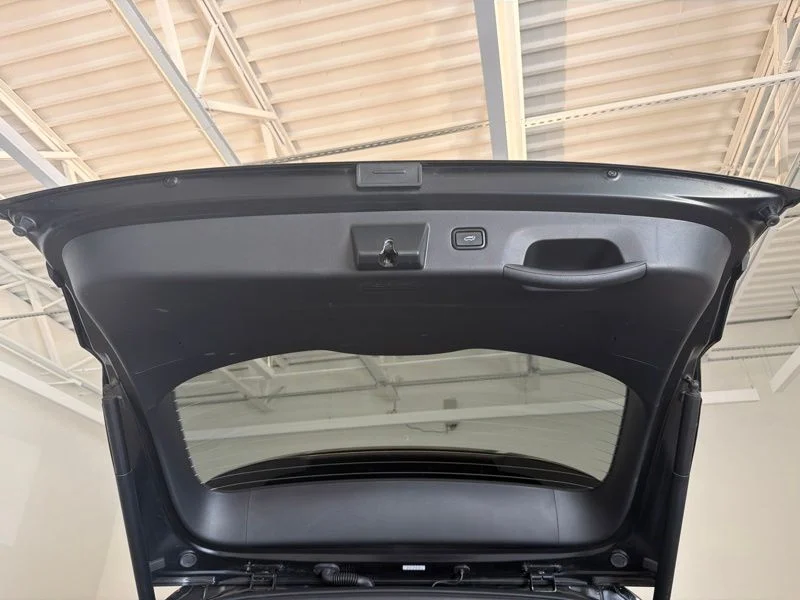 Used 2022 Black Hyundai SEL Convenience image 11