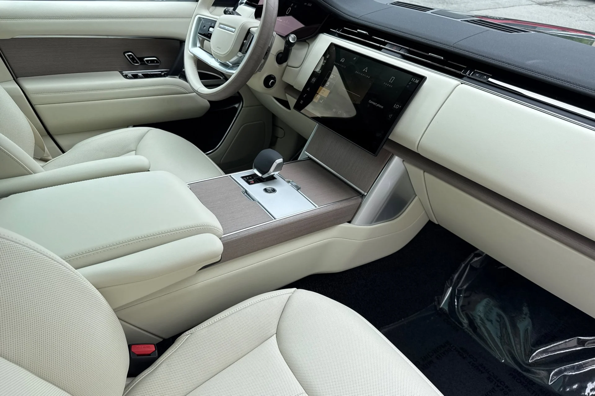 New 2026 Belgravia Green Land Rover SE image 18