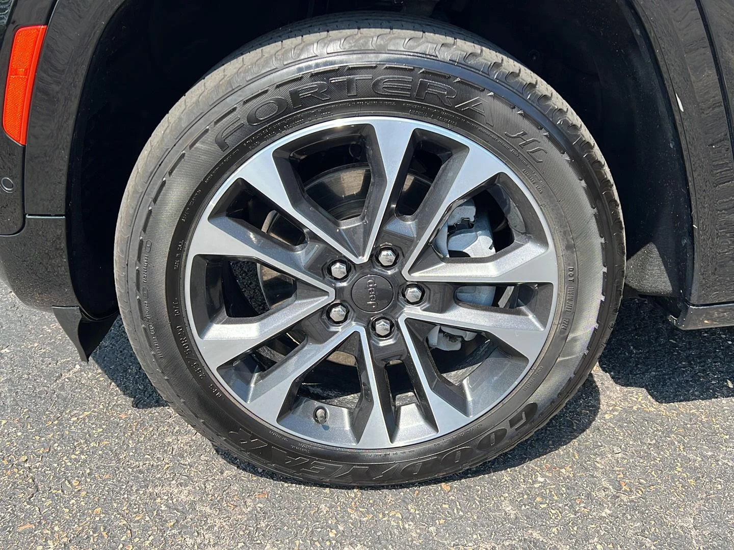 Used 2021 Diamond Black Crystal Pearlcoat Jeep Overland image 11