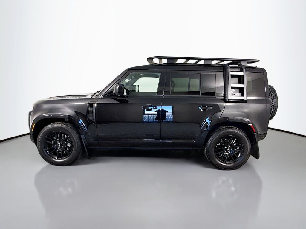 Certified Used 2022 Black Land Rover X-Dynamic SE image 2