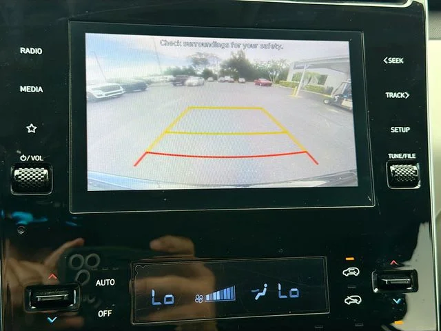 Used 2022 Black Hyundai SEL Convenience image 13