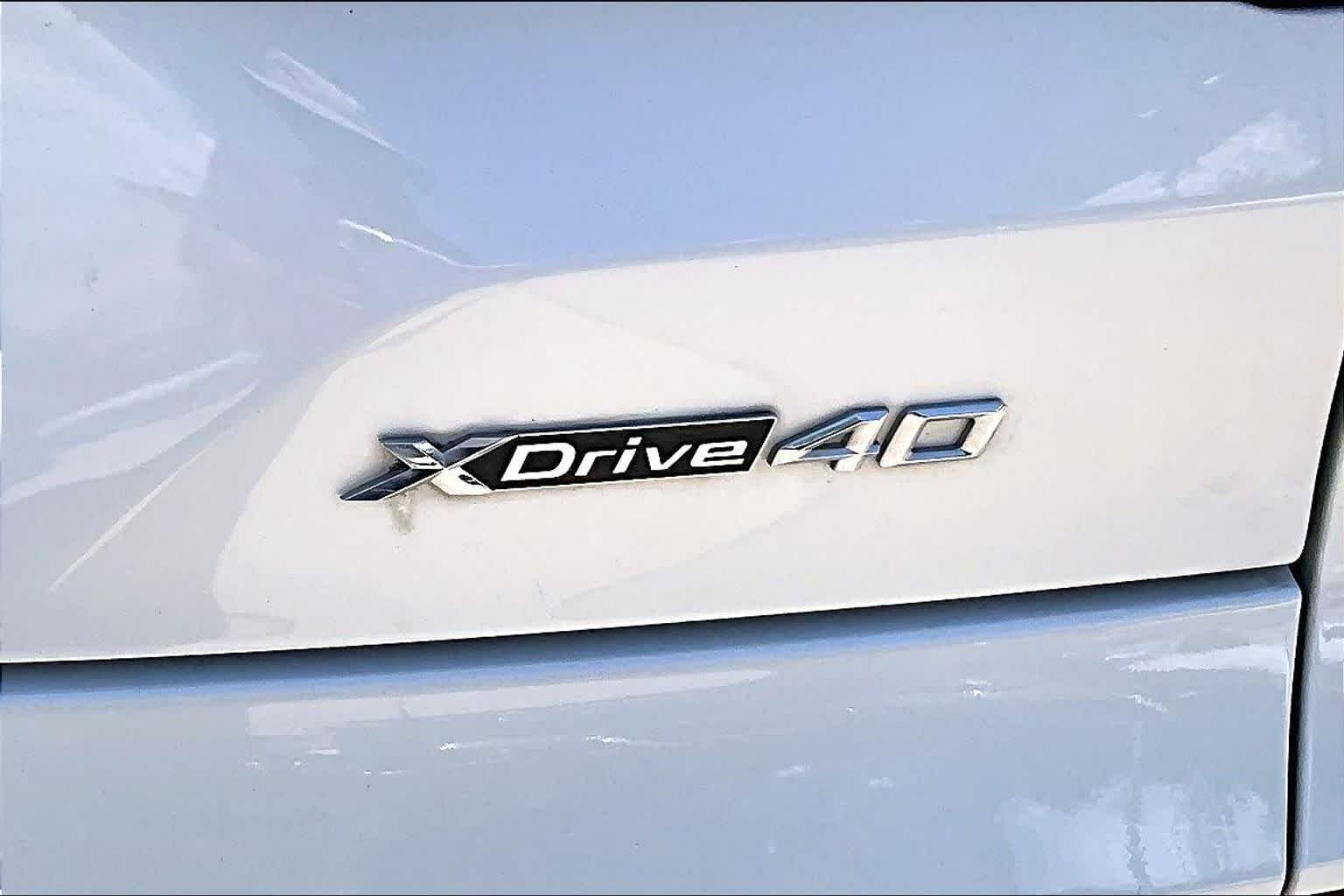 Used 2022 Mineral White Metallic BMW xDrive40i image 9